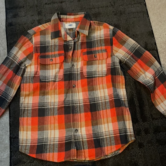 Size M (8) boys flannel shirts, gap and old navy - Picture 4 of 5